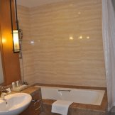 Санузел в стандартном номере, Holiday Inn Canbaishan International Ski Resort