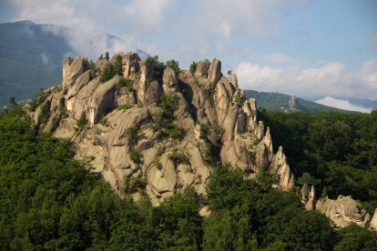 Скальный комплекс "Парк Драконов" и Мараловая ферма